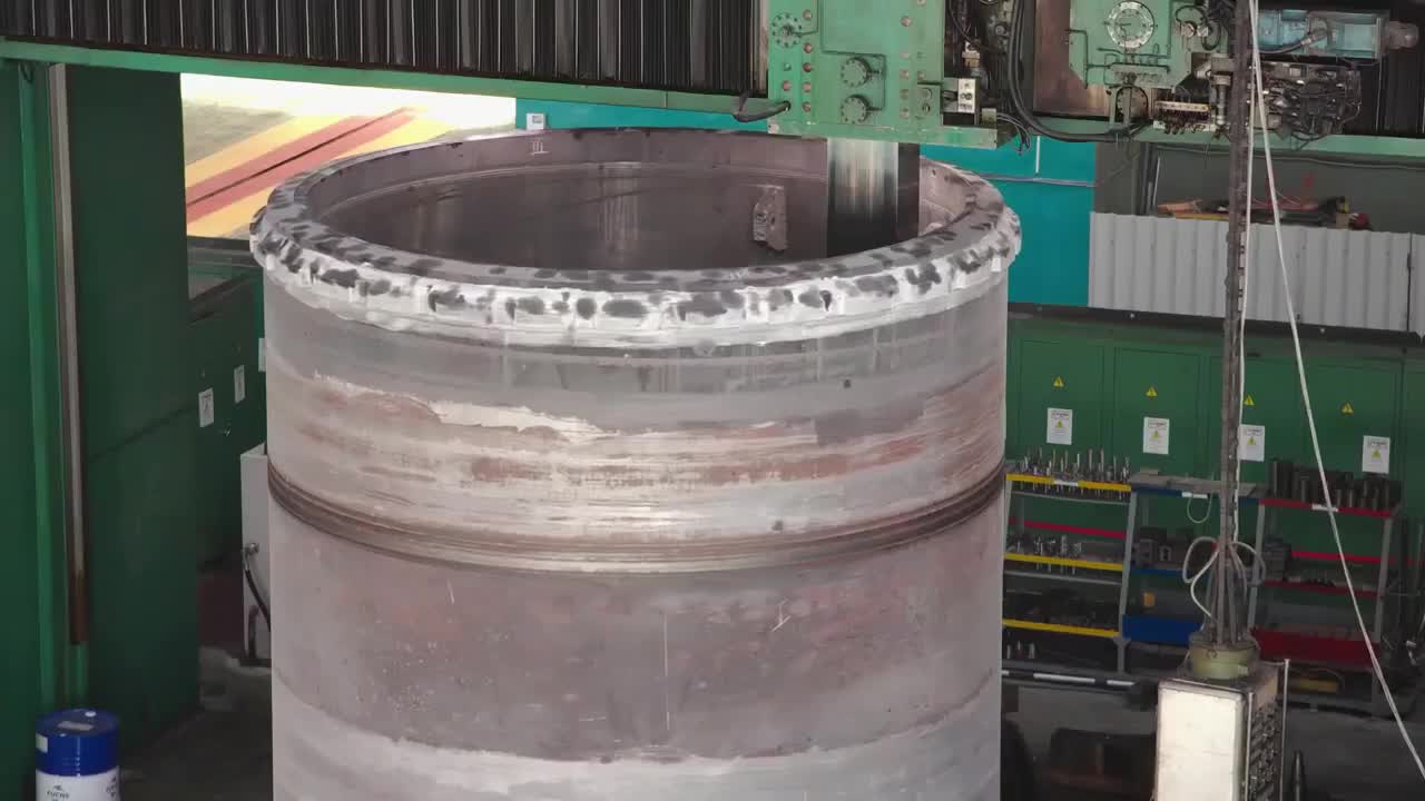 Как сделан корпус ядерного реактора.mp4