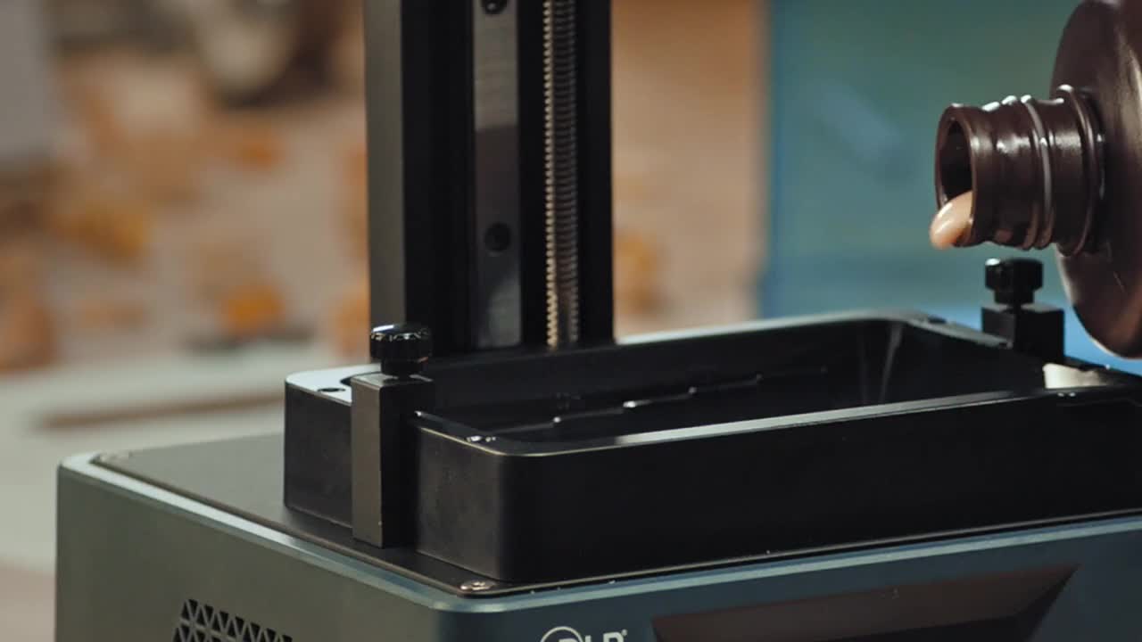 7118. Anycubic Photon Ultra high-precision DLP 3D printer.mp4